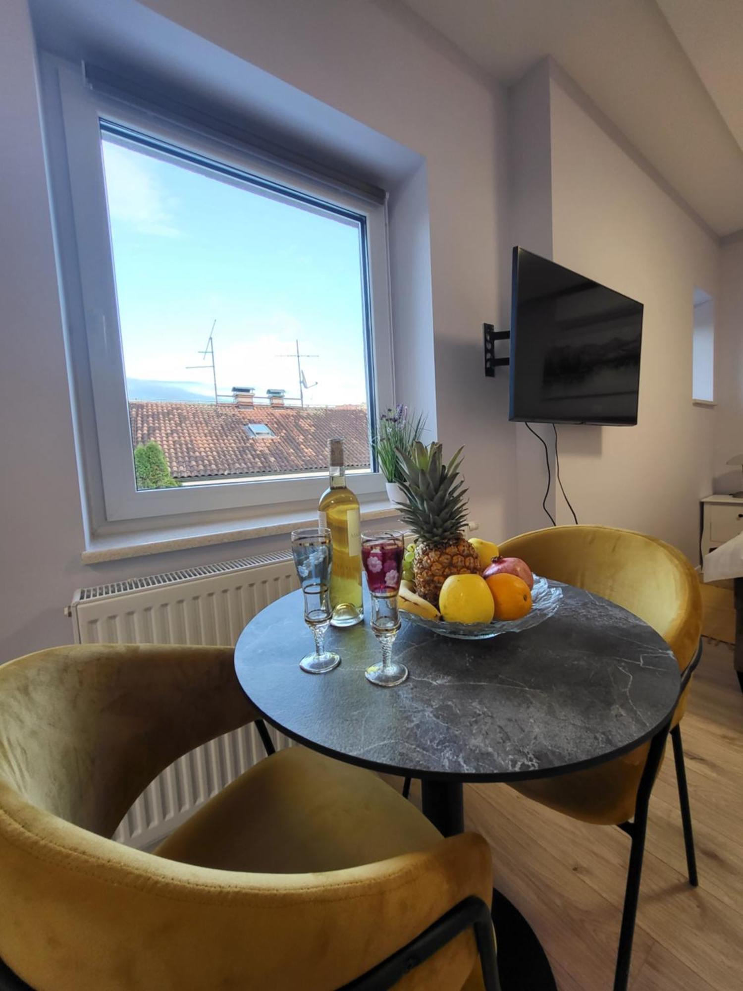 Villa Vino & Grad Zagreb Buitenkant foto